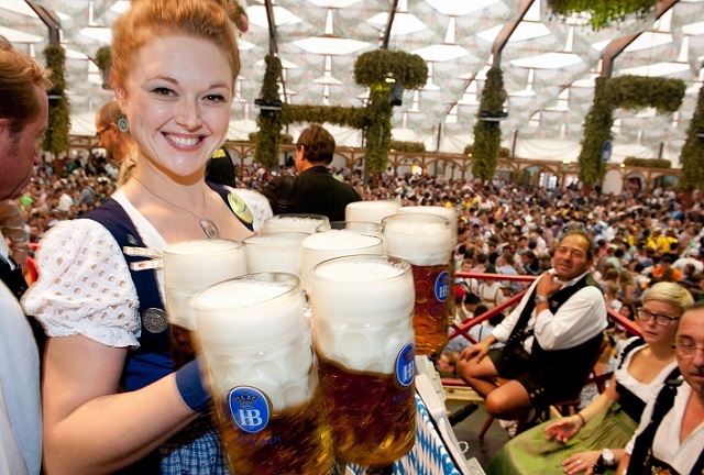 Air Dolomiti: volo e ingresso all'Oktoberfest a prezzi super scontati
